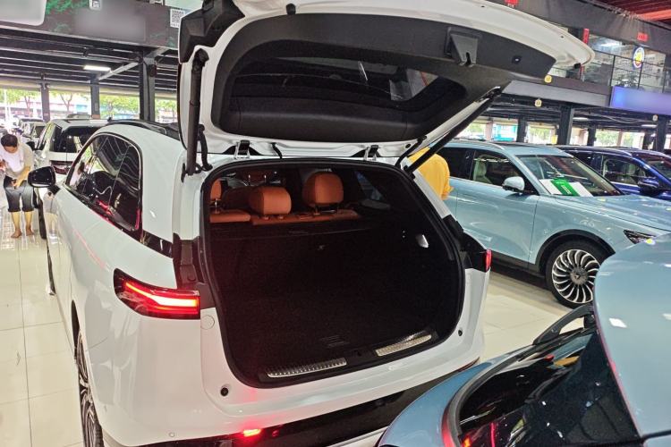 Used XPeng G9 2022 702 Max Trunk