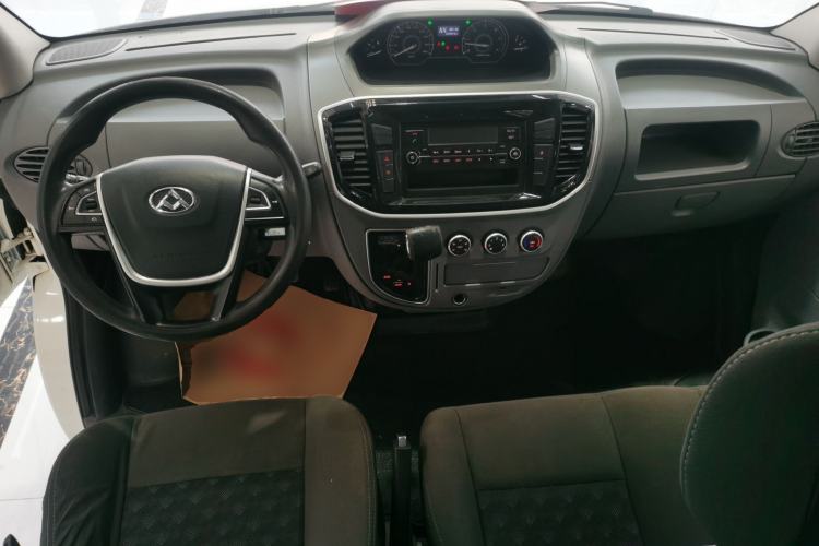 Used SAIC MAXUS Xintu V80 2018 2.5T AMT Aoyuntong Long Wheelbase Mid-Roof 7/10-Seater Center Console