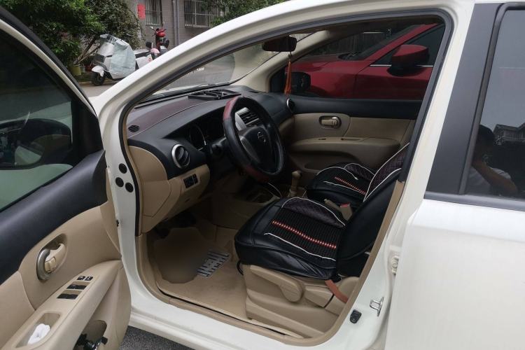 Used Nissan Livina 2013 1.6XL Manual Luxury Edition
