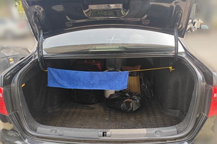 Used Volkswagen Lavida 2013 Revised Classic 1.6L Manual Fashion Edition Trunk