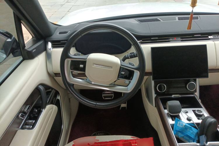 Used Land Rover Range 2023 3.0 L6 400 PS Prestige Seven-Seater Extended Version
