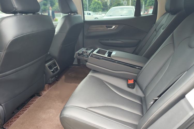 Used Hongqi E-QM5 2022 431 km Charge & Enjoy Edition
