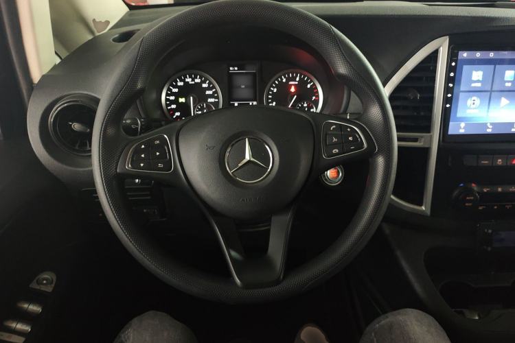 Used Mercedes-Benz Vito 2021 2.0T Elite Version 7 Seats Steering Wheel