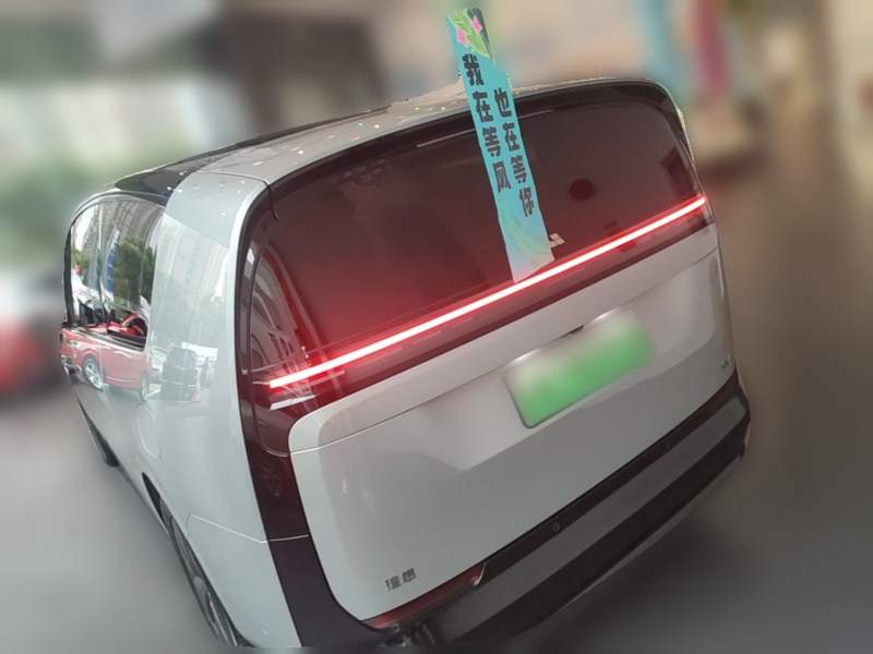 Used Li Auto MEGA 2025 Home Family Special Edition — 30