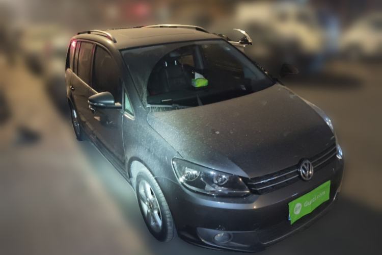 Used Volkswagen Touran 2013 1.4T DSG Comfort Edition 5-Seater Front Right 45 Deg