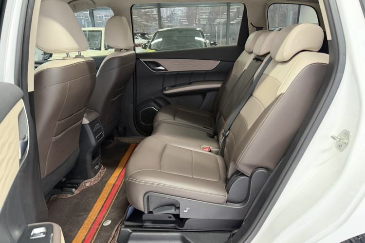 Used BYD Song MAX New Energy 2022 DM-i 105KM Flagship Model Interior 3