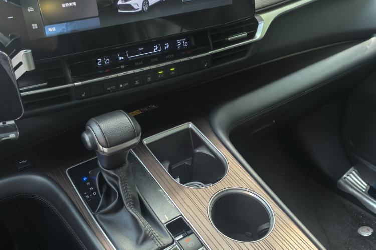 Used Toyota Granvia 2024 2.5L Hybrid Prestige PLUS Four-Wheel Drive Version Interior 2