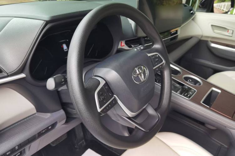 Used Toyota SIENNA 2021 2.5L Hybrid Comfort Edition Interior 4