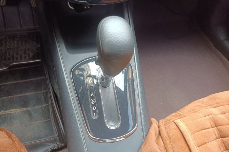 Used Nissan Tiida 2014 1.6L CVT Cool Cafe Edition Gear Lever