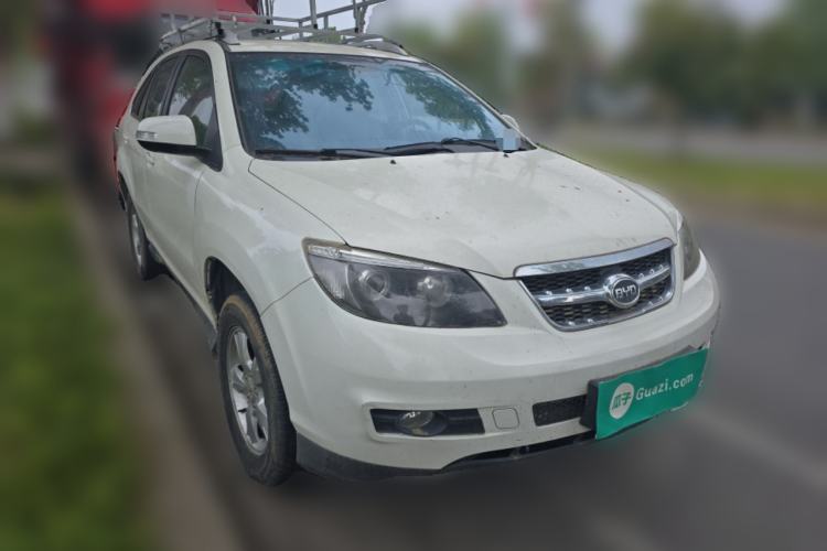 Used BYD S6 2014 2.0L Manual Luxury 5-Seater Front Right 45 Deg