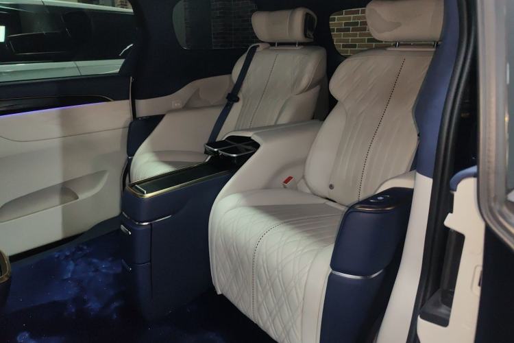 Used Buick GL8 2022 Avenir Avia Four-Seat Prestige Edition Left Rear Seat