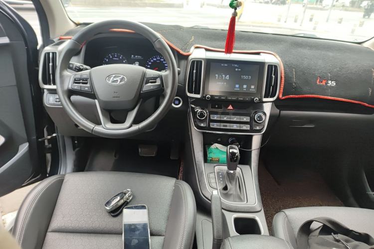 Used Hyundai ix35 2019 2.0L Automatic 2WD Zhiyong·Changxiang Edition China VI Standard Center Console