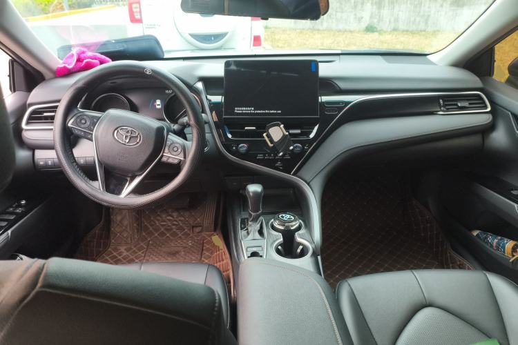 Used Toyota Camry 2023 2.0G Luxury Edition Center Console