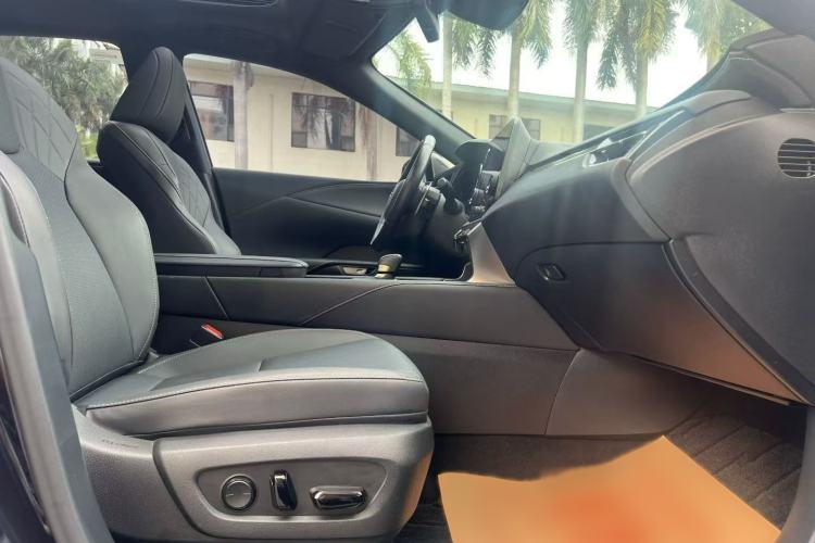 Used Lexus RX 2023 350h Two-Wheel Drive Enjoyment Version
