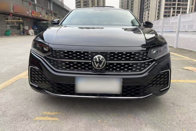 Used Volkswagen Passat 2025 Outstanding Model 380TSI Starry Dragon Edition Exterior 9