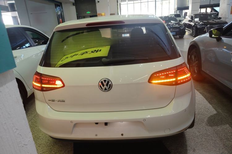 Used Volkswagen Golf 2016 1.6L Automatic Fashion Model
