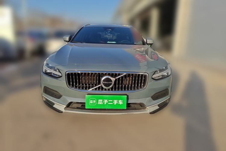 Used Volvo V90 2023 Cross Country B5 AWD Smart Range Edition
