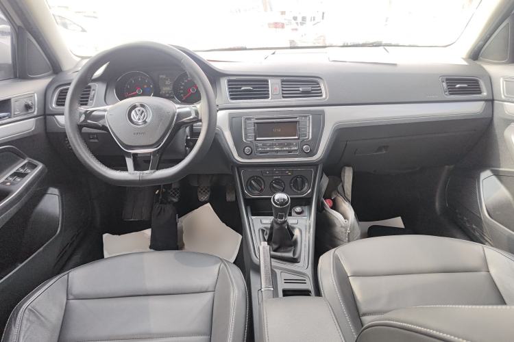 Used Volkswagen Gran Lavida 2015 1.6L Manual Comfort Edition
