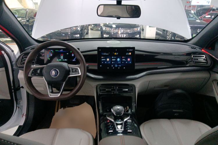 Used BYD Qin PLUS 2024 HONOR Edition DM-i 55KM Leading Model Center Console