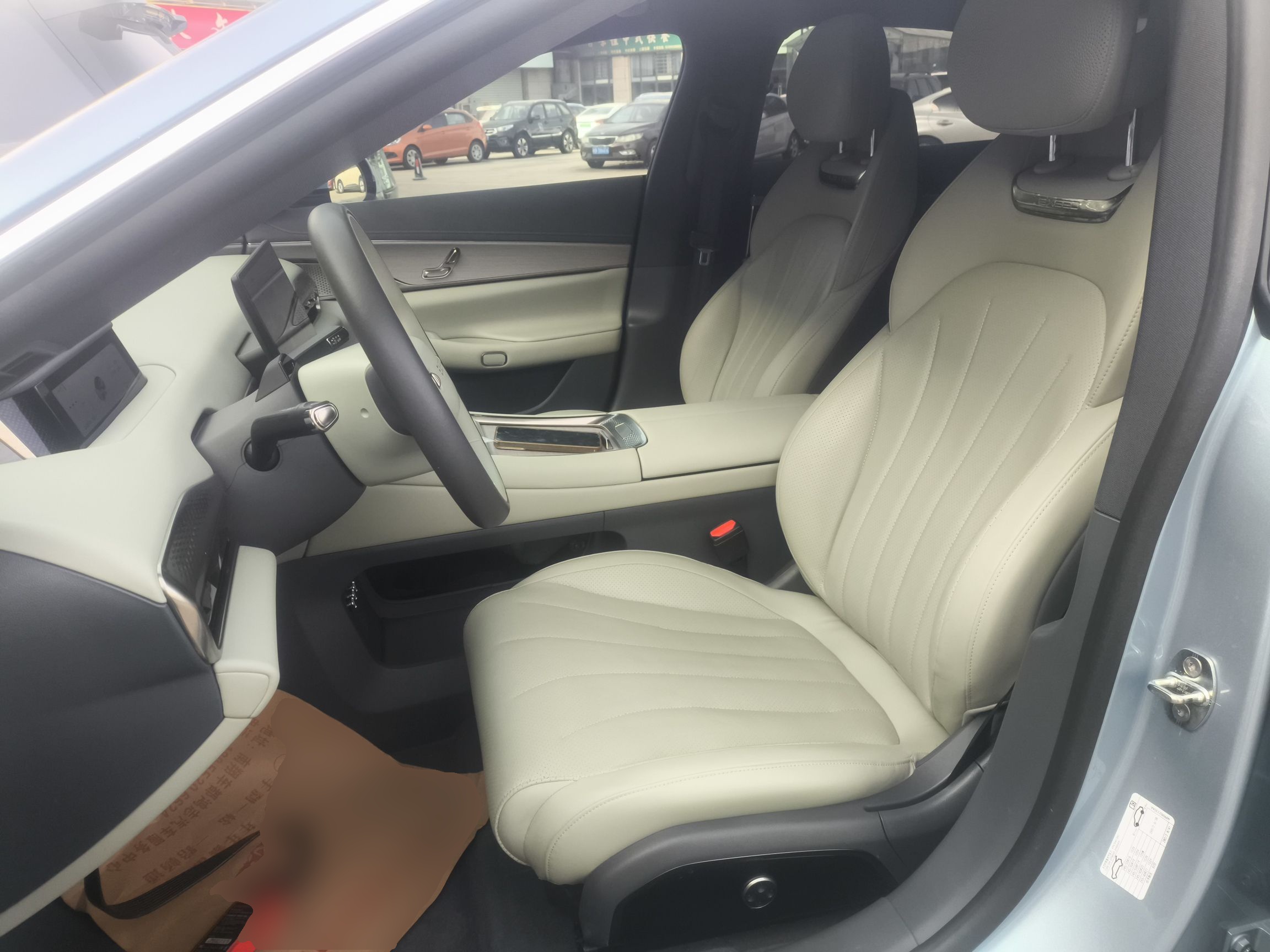 Переднее сиденье в автомобиле