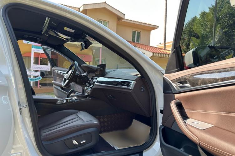 Used BMW 5 Series 2022 Second Facelift 525Li M Sport Package
