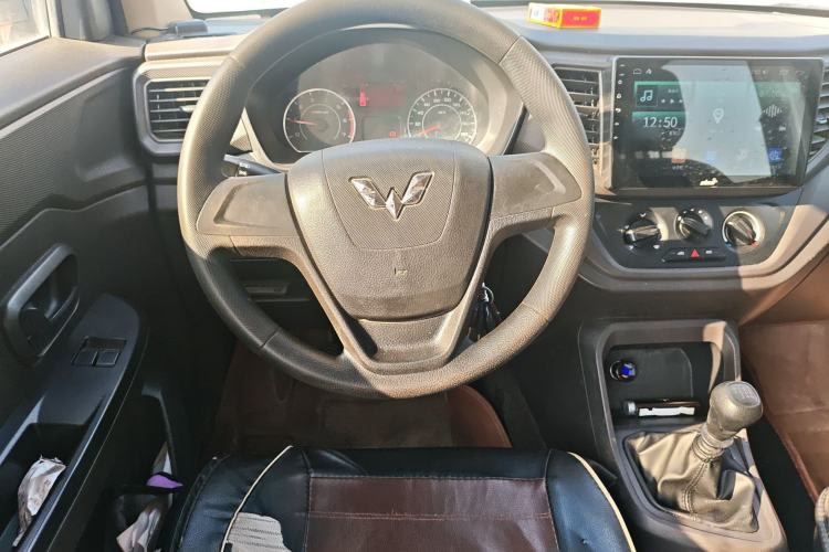 Used Wuling Hongguang V 2019 1.5L Jingqu Version China VI LAR
