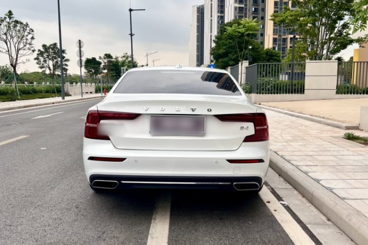 Used Volvo S60 2022 B4 Zhiyi Luxury Edition Exterior 4