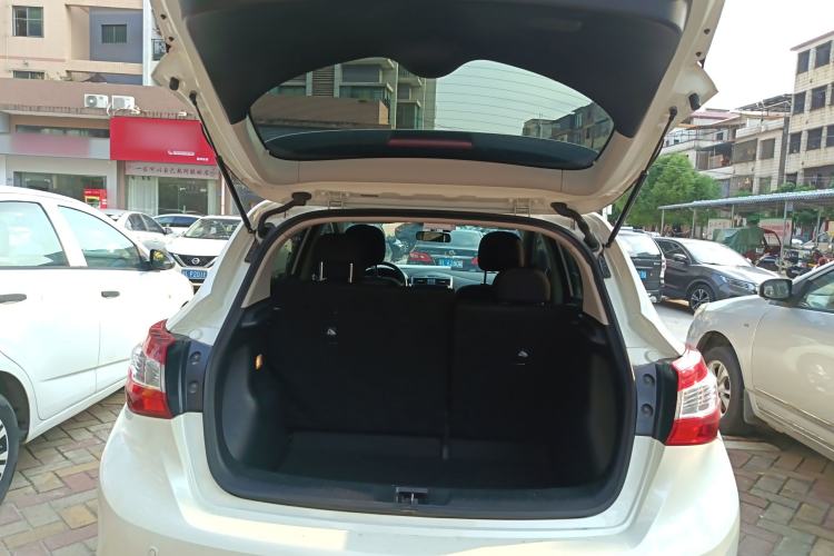 Used Nissan Tiida 2016 1.6L CVT Cool Dynamic Edition
