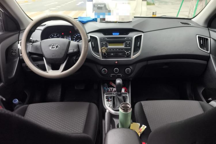 Used Hyundai ix25 2015 1.6L Automatic Two-Wheel Drive Fashionable GS Model Center Console