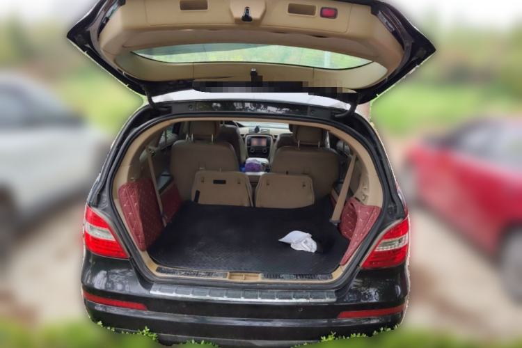 Used Mercedes-Benz R-Class 2014 R 320 4MATIC Luxury Model Trunk