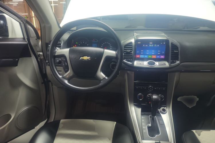 Used Chevrolet Captiva 2015 2.4L Two-Wheel Drive Urban Version 5 Seats Steering Wheel