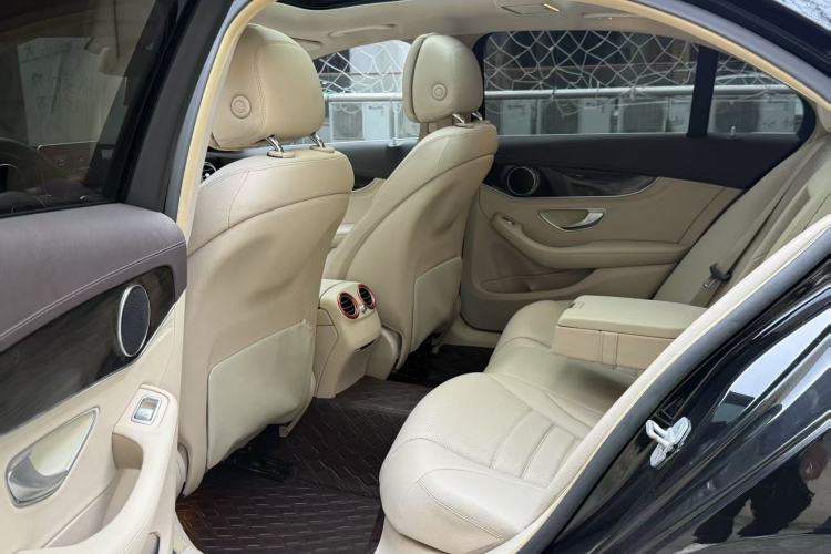 Used Mercedes-Benz C-Class 2015 Facelift C 200 L Interior 2