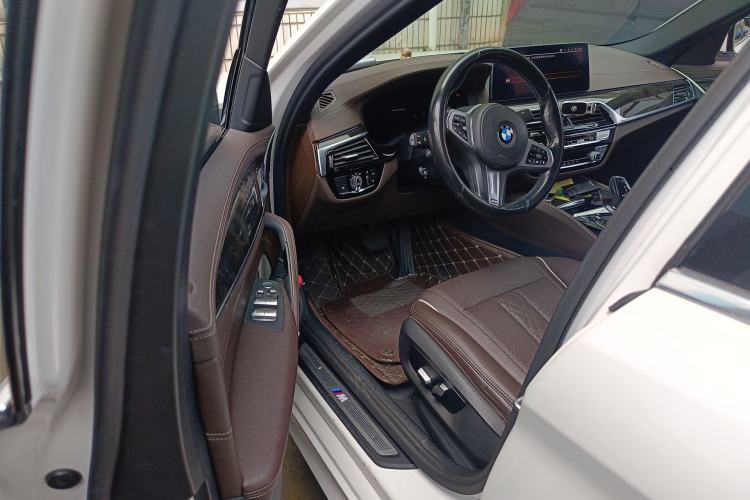 Used BMW 5 Series 2021 525Li M Sport Package Driver Seat