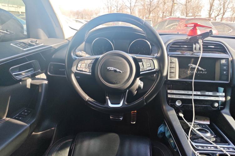 Used Jaguar F-PACE 2018 2.0T Two-Wheel Drive Urban Deluxe Edition
