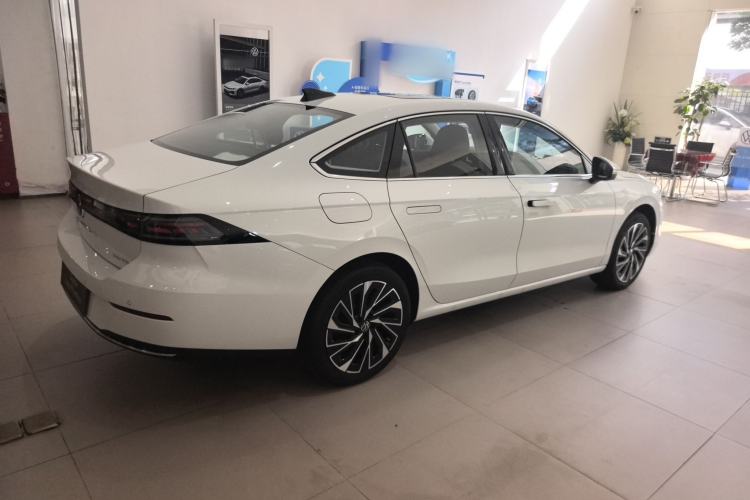 Used Volkswagen Sagitar 2026 Model L 300TSI DSG Luxury Version
