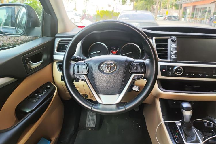 Used Toyota Highlander 2018 2.0T Four-Wheel Drive Luxury Version 7 Seats China VI Standard
