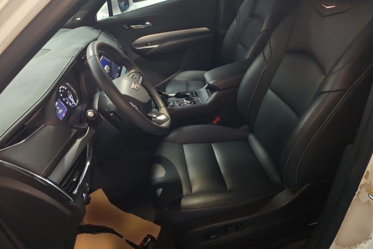 Used Cadillac XT4 2022 28T Two-Wheel-Drive Luxury Version Left Front Seat