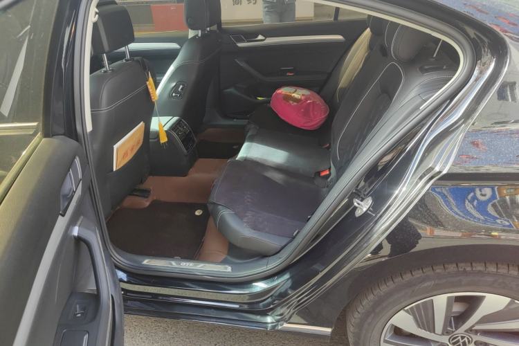 Used Volkswagen Magotan GTE Plug-in Hybrid 2022 GTE Luxury Model Left Rear Seat