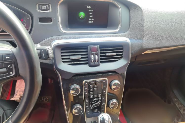 Used Volvo V40 2017 T3 Zhiyi Edition
