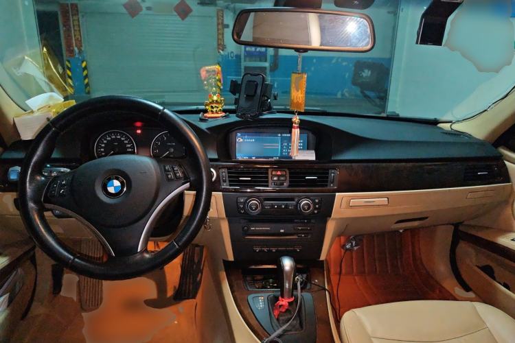 Used BMW 3 Series 2005 325i Sport Edition Center Console