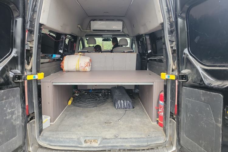 Used Ford Transit 2017 2.0T Diesel Multi-Purpose Commercial Vehicle Mid-Drive Mid-Roof China IV Standard
