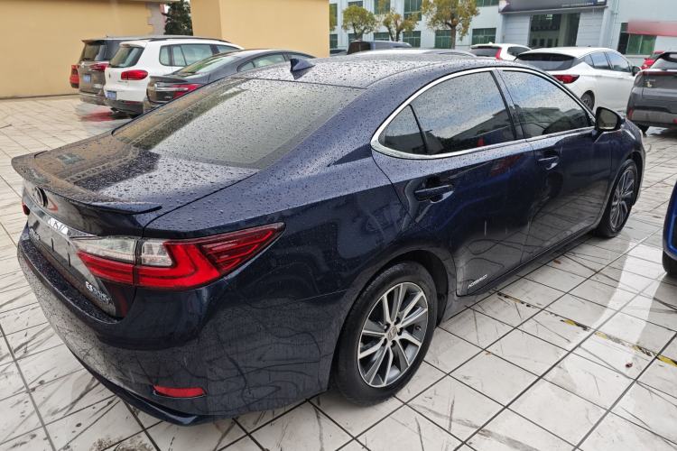 Used Lexus ES 2015 300h Comfort Edition
