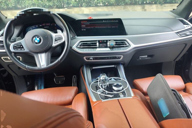 Used BMW X7 2021 Restyled xDrive40i Luxury Version with M Sport Package Center Console