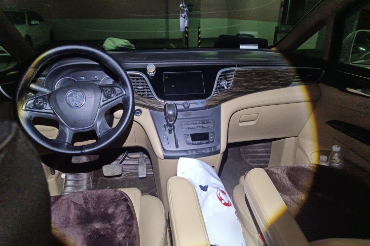 Used Buick GL8 2017 ES 28T Premium Version China V Standard Center Console