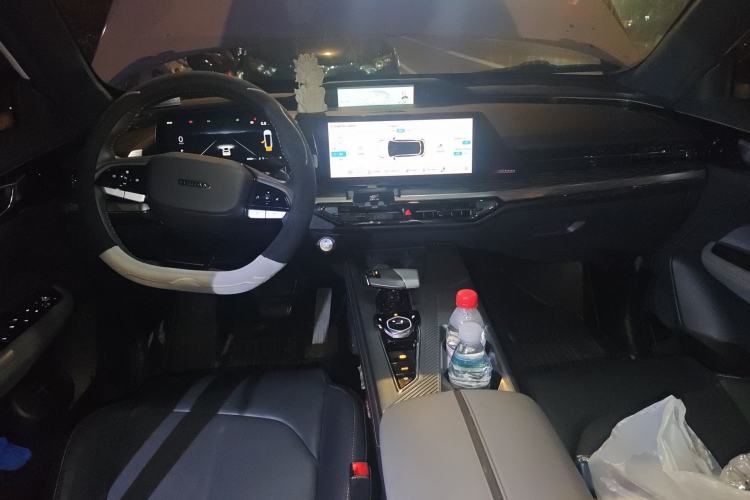 Used CHANGAN OSHAN Z6 2022 Blue Whale 1.5T DCT Smart Edition Urban Version Center Console