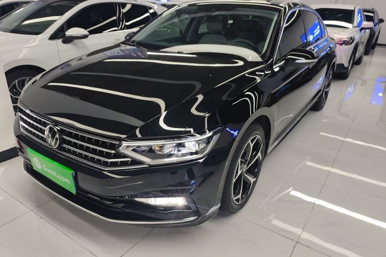 Used Volkswagen Magotan 2025 Zhongxiang Version 330TSI DSG Luxury Edition