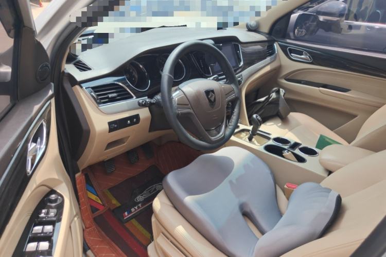 Used Baojun 730 2016 1.5T Manual Comfort Version 7 Seats Driver Seat