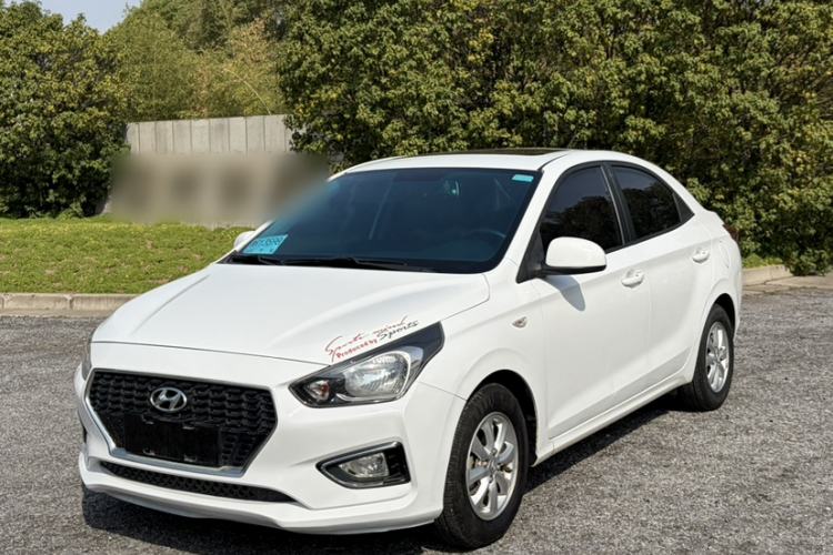 Used Hyundai Verna (older generation) 2017 1.4L Manual Colorful Skyroof Version China V Standard