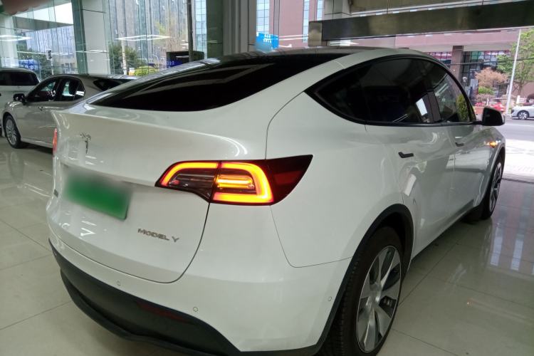 Used Tesla Model Y 2022 Long-Range All-Wheel-Drive Version