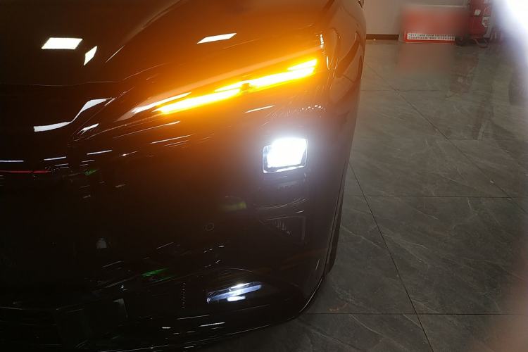 Used Hongqi Tiangong 08 2025 680 Ultra Four-Wheel-Drive Version Left Front Headlight